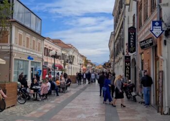 VOA: Vazhdon të jetë shqetësues emigrimi i të rinjve në Shqipëri