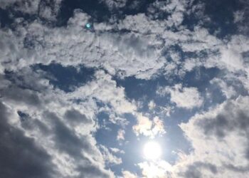 Rikthehen vranësirat dhe reshjet e shiut, si parashikohet moti për sot