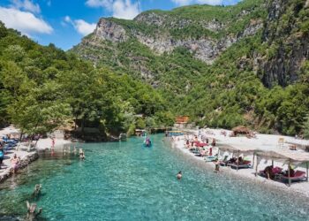 Tajlanda shqiptare “lë pa fjalë” të huajt, por turizmi masiv e rrezikon