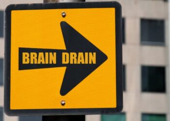 Analiza e DW: Pse të rinjtë nga Evropa Juglindore po ikin në Perëndim?