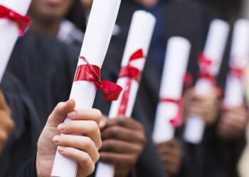 Diplomë në dorë, punë s’ka: Ëndrrat e thyera të rinisë shqiptare në Serbi