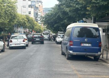 Plagosja me armë te “Komuna e Parisit”/ Policia: Autori, efektiv policie