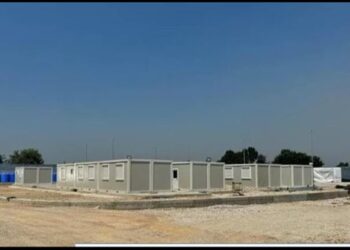 “Mos flirtoni me gratë”, manuali radikal për agjentët italianë të kampit në Gjadër