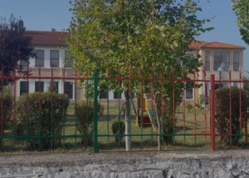 “Gjysmë i zhveshur, po e tërhiqte vajzën afër vetes”, dëshmia tronditëse në Maliq