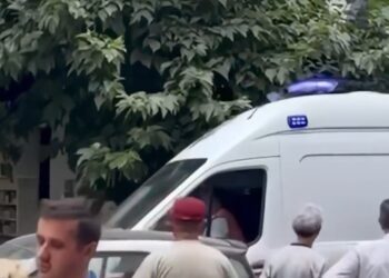 Plagosje me armë zjarri te “Komuna e Parisit”, policia rrethon zonën