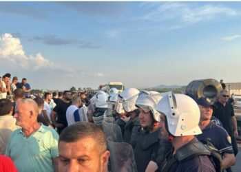 85,000 banorë kundër autostradës së oligarkëve: Shpërthen revolta në Thumanë-Kashar