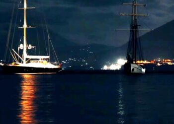 Tornado godet Siçilinë/ Mbytet jahti me vela, zhduken 7 persona