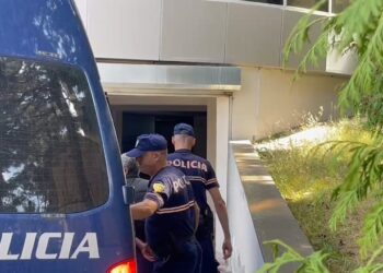 Abuzuan me fondet e rindërtimit, arrestohen 5 punonjës të Bashkisë Rrogozhinë