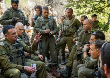 Izraeli gati të ndërhyjë ushtarakisht nga toka në Liban