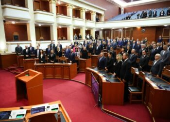 Kuvendi nisi me 1 minutë heshtje seancën plenare në nderim të Gert Bogdanit
