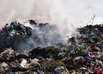 Riaktivizohet zjarri në vendgrumbullimin e mbeturinave në Përmet