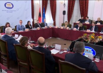 Ambasadori i BE-së: Parlamenti të zbatojë vendimet e Kushtetueses!