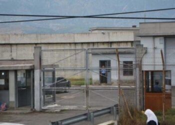 Si u kap droni në burgun e Peqinit dhe çfarë u fut brenda?