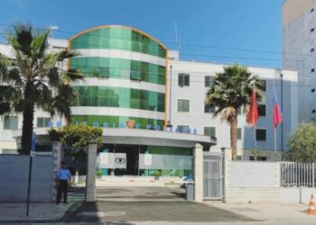 Durrës/18-vjeçari tentoi të kryejë marrëdhënie seksuale me dhunë me një australiane