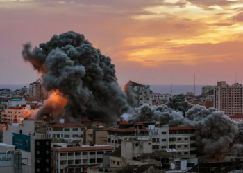 Izraeli bombardime në dy fronte, dhjetra të vdekur në disa orë