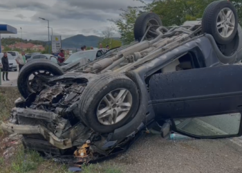 Aksident në Korçë, makinat përplasen me njëra-tjetrën