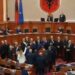 Tensione të ashpra në Parlament, seanca zgjat vetëm 20 minuta
