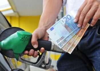 Shqipëria kryeson për çmimin e naftës, pse nuk reflekton uljet ndërkombëtare?