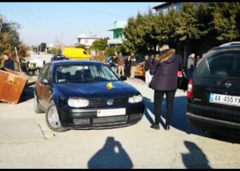 Arrestohet 50-vjeçari, i dehur në timon përplas mjete në ecje dhe të parkuara