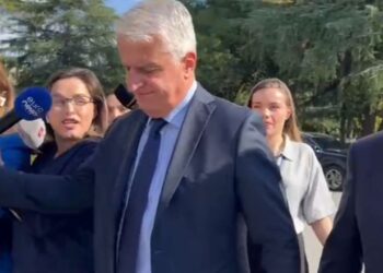 Rama:”kazan mediatik”, Majko shtyn gazetaren, standarti i qeverisë me gazetarët?