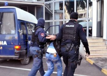 Çfarë po ndodh në Tiranë?