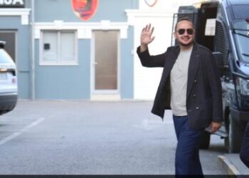 Video/ Deputeti Ervin Salianji dorëzohet në Policinë e Tiranës