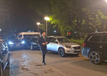 Salianji mbërrin në selinë e PD, mblidhet Kryesia