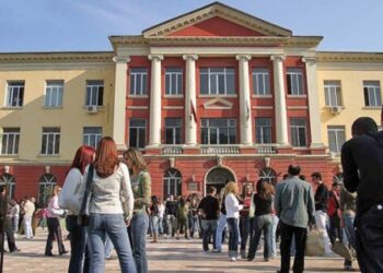 Fillimi i vitit akademik 2024-2025, maturantët dhe çuditë e sistemit U-Albania