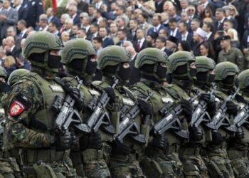 Vuçiç nxjerr ushtrinë në shesh dhe kërcënon: Jemi ndër më të fortët