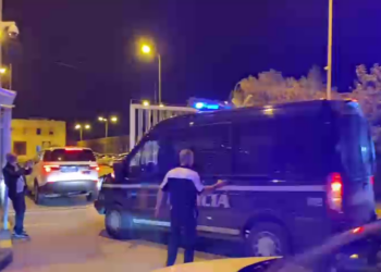 Video/ Ervin Salianji mbërrin në burgun e Fierit