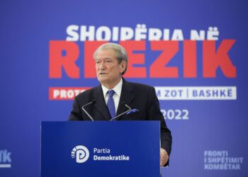 Ish-kryeministri Sali Berisha “thyen” arrestin shtëpiak