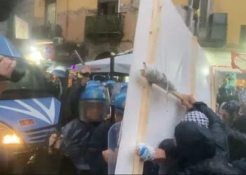 Mblidhen ministrat e G7 në Napoli, protestuesit përleshen me policinë