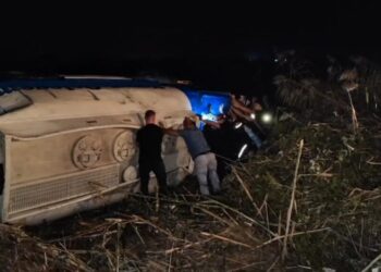 Mbeti i bllokuar në autobot pas aksidentit, ndërron jetë shoferi