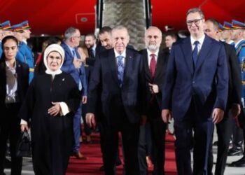 Pasi la Tiranën, Erdogan zbret në Beograd, pritet nga Vuçiç