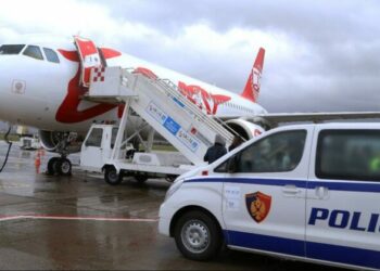 Ishte në kërkim ndërkombëtar, i riu ekstradohet nga Vjena drejt Shqipërisë