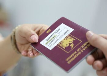 Ndryshojnë rregullat për pajisjen e shqiptarëve me pasaportë dhe ID