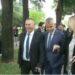Deputetët e opozitës dorëzohen dhe largohen nga oborri i Parlamentit
