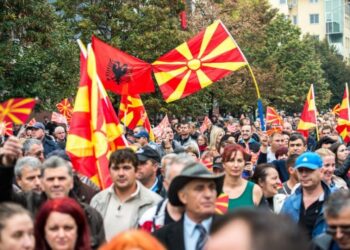 Kriza në Maqedoninë e Veriut: Mbi 800 shqiptarë largohen nga administrata