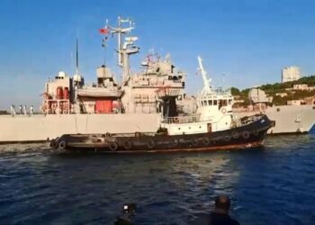 Mbërrin anija e parë me emigrantë afrikanë në Shëngjin