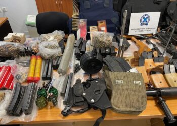 Zbulimi i arsenalit të armëve në Athinë, policia e lidh këtë rast me Ermal Mekon