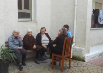 Zjarr në një azil në Tiranë, lëndohen disa të moshuar