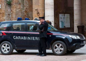 Shqiptari mbyt gruan në sy të 2 fëmijëve të mitur në Itali