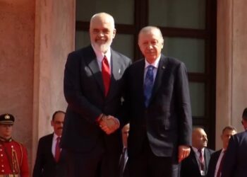 Presidenti turk Erdogan mbërrin në Kryeministri, takim kokë më kokë me Ramën