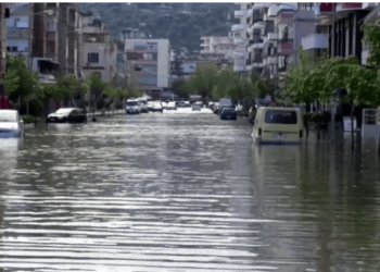 Vlora nën pushtetin e ujit, akset kryesore të bllokuara