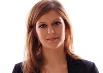 I jepte vetes 15 mijë euro rrogë në muaj, shkarkohet drejtoresha e “IdentiTek”