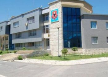 Burrë e grua marrin peng 53-vjeçarin në Gjirokastër, i kërkuan para