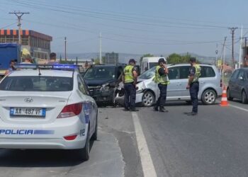 Aksident në aksin rrugor Lezhë-Shkodër, tre makina përplasen, një grua e plagosur