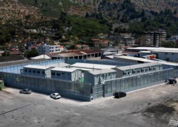 Italia Viva do dërgojë Melonin në Gjykatë: Shpërdoroi paratë me kampin në Shqipëri