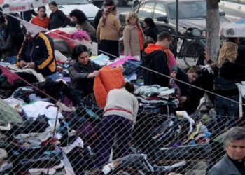 Shqiptarët veshin rroba të përdorura, shkak kostoja e lartë e jetesës