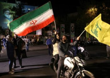 Festë në rrugët e Teheranit pas sulmit ndaj Izraelit